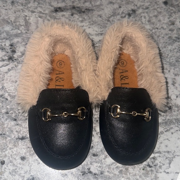 Toddler loafers-size 6 (fits like a 4/5) - Picture 1 of 2